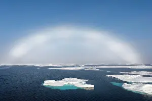 Mayen: White rainbow over pack ice, Arctic Ocean, Spitsbergen