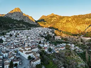 Sierra: The White Town of Grazalema in the Sierra de Grazalema