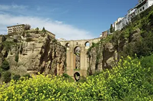 Towns: The White Town of Ronda high above the river gorge El Ta