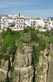 Towns: The White Town of Ronda high above the river gorge El Ta