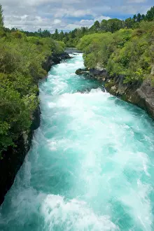 Waikato: Wildwater river - water masses of Waikato river