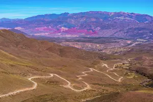 Winding: Winding road to the Cerro de 14 colores, Mountai