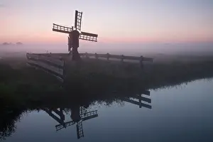 Zeevang: Windmill in the polder at sunrise