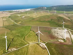 Gravel: Windmills on a wind farm. In the background Zahara