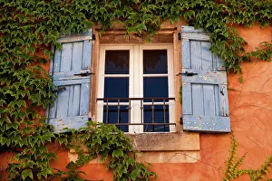 Shutter: Window with blue shutters in Roussillon