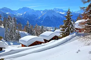 Matterhorn: Winter landscape with deep snow-covered chalets