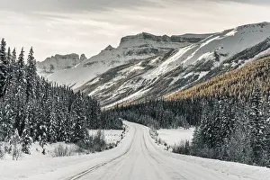 Roads: Winter road trip on the Icefields Parkway with lots of snow and ice