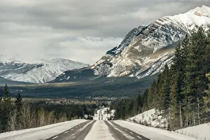 Roads: Winter road trip on the Icefields Parkway with lots of snow and ice