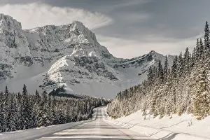 Roads: Winter road trip on the Icefields Parkway with lots of snow and ice