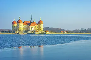 Defence: Winterly Moritzburg Castle from the northwest, surrounded