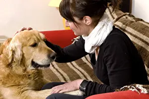 Giving: Woman and Golden Retriever on a sofa France