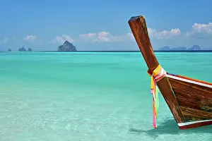 Rowing: Wooden boat at tropical paradise beach with copy