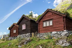 Cabin: Three wooden huts stand on a mountain in Norway