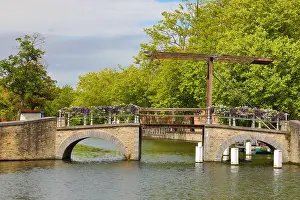 Canals: Wooden lifting bridge over the Langerei canal, Bruges