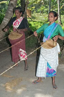 Coconuts: Workers - Rope making