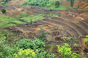 Rich Thomas: Workers Rwandan community collectively working the