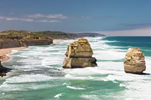 Port: The world famous 12 Apostles along the Great Ocean R