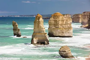 Port: The world famous 12 Apostles along the Great Ocean R