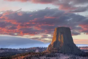 Devils: WY, Devils Tower National Monument, Sunset