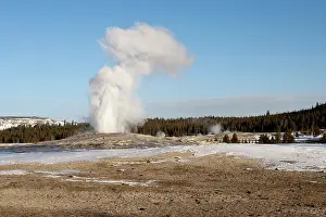 Lamar: Yellowstone National Park - Old Faithful - geyser