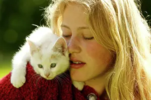 Choosing: Young GIRL - with kitten