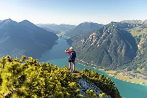 Rofan: Young hiker, woman looking into the distance, view