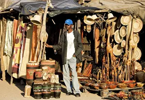 Souvenir: Zambia - Souvenir stall at the entrance to the