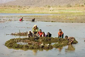 Practice: Zambia - Tonga women and children at a not impeccable