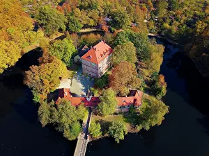 Nuremberg: Zeltner Castle, moated castle in autumn, Nuremberg