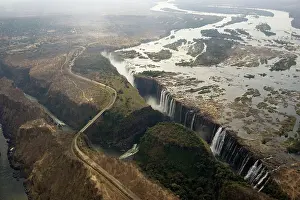 Zamiba: Zimbabwe / Zambia - Aerial view of the Zambezi