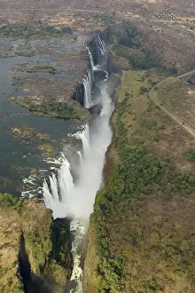 Zamiba: Zimbabwe / Zambia - Aerial view of the Zambezi